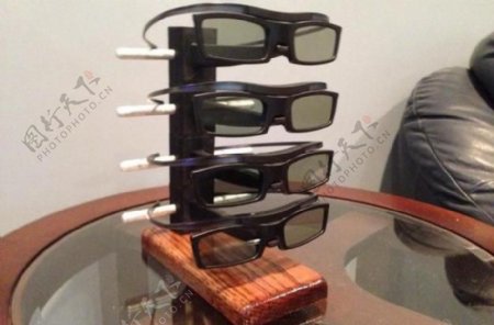 3D眼镜架三星智能电视