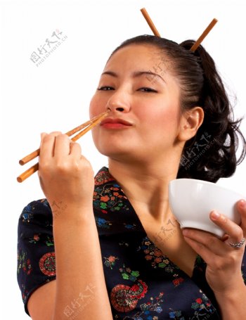 日本女孩吃饭用筷子