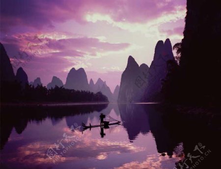 漓江山水紫色神秘风景摄影