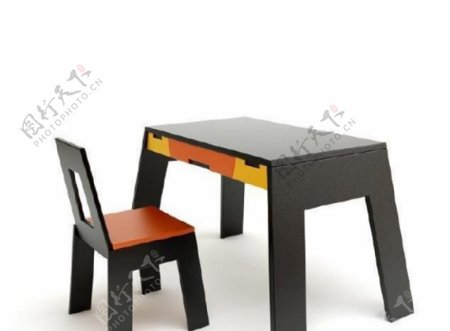 一套黑色儿童桌椅