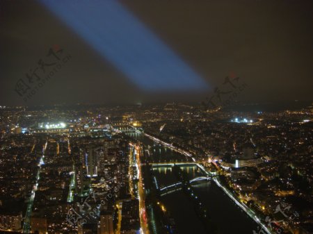 巴黎俯瞰城市夜景图片