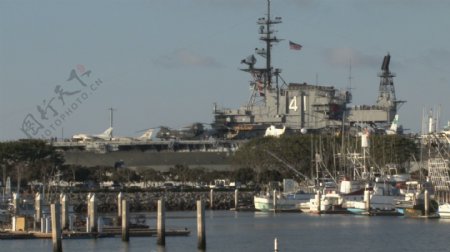 圣迭戈港的船游艇和中途岛号股票视频视频免费下载