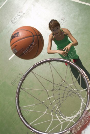 女孩篮球图片
