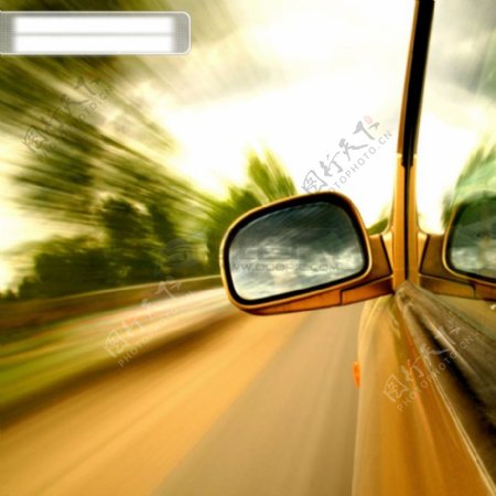 高速行驶下的汽车倒后镜图片素材300dpi汽车倒后镜后视镜高清图片创意图片