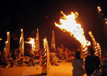 诺北干湖底火人艺术节又名燃烧的男人节BurningMan火的艺术展图片