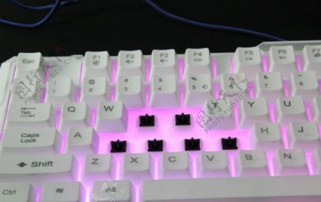 半机械发紫光键盘图片