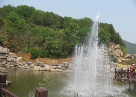 喷泉水柱图片