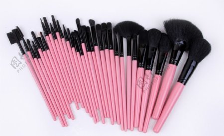 粉色化妆笔全套产品摄影图片