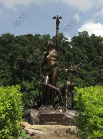 森林女神雕像图片