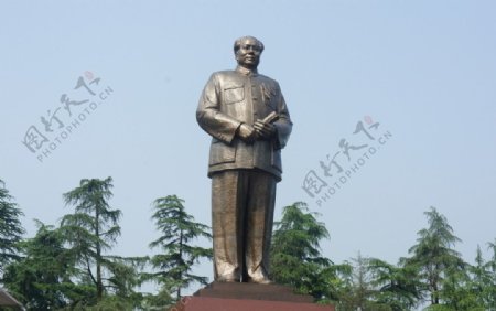 毛主席铜像图片