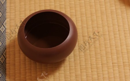 日本茶道用的水罐图片