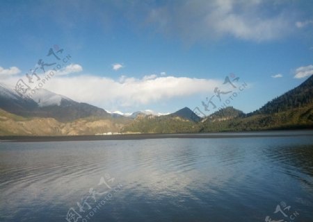 高原湖泊风光图片