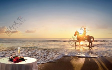 海滩日出骑马者高端生活图片