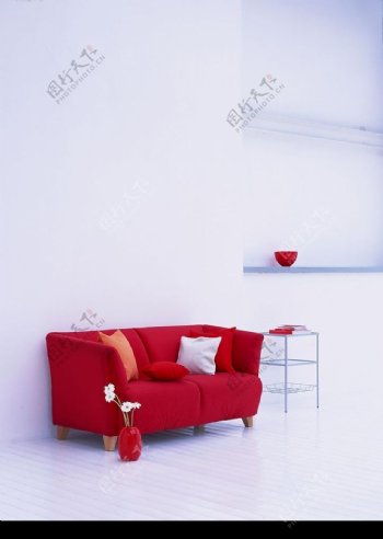 居家红色椅子温馨图片