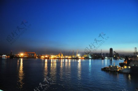 天津港的傍晚图片