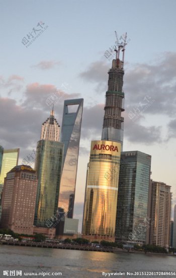在建最高楼上海中心图片