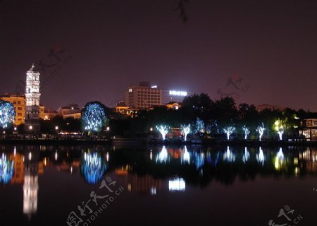 义乌绣湖公园夜景图片