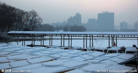 北京龙潭湖公园雪景图片
