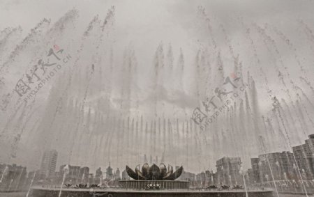 泉城广场的喷泉图片