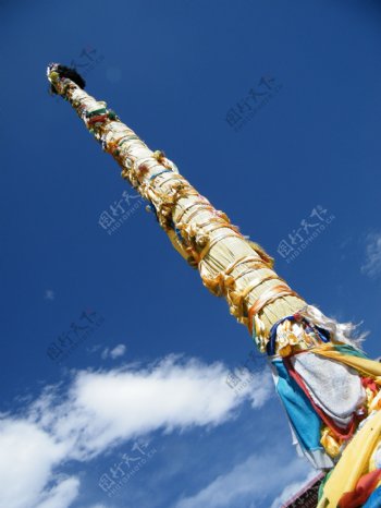 西藏大昭寺经幡柱图片