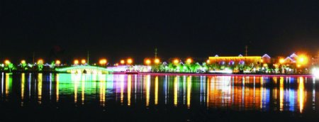 清风湖夜景图片