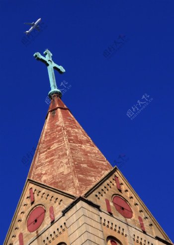 教堂十字架飞机图片