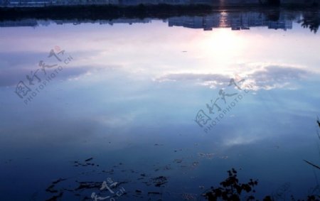 朝阳湖浴图片