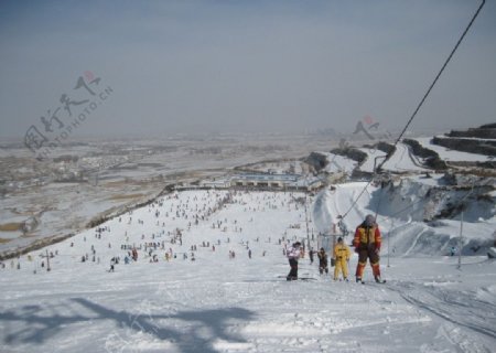 俯视兴隆山滑雪场图片