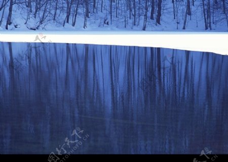 湖泊雪景图片