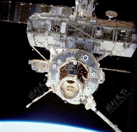 STS110太空任务拍摄的空间站设备图片