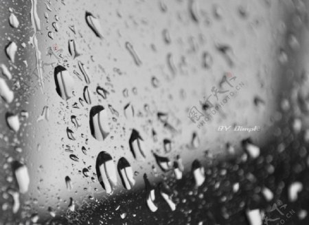 车窗雨滴摄影图片