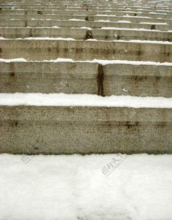 台阶下雪图片