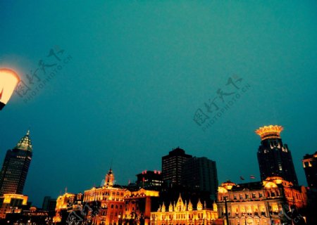 上海外滩华灯初上图片