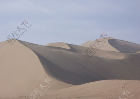 一望无垠的沙漠图片