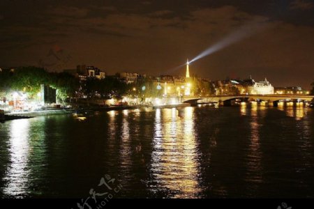 景色迷人的塞纳河之夜图片
