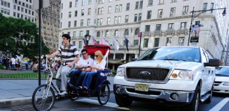 纽约街上的三轮车图片