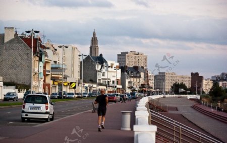 法国勒阿弗尔清晨的街道景色图片