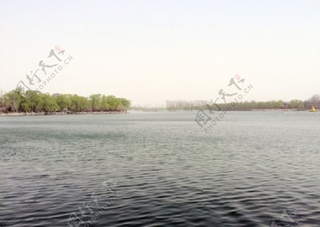 大河湖水人工湖图片