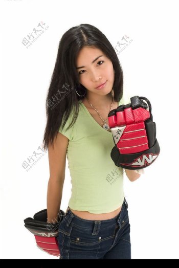 时尚美女戴拳击手套写真图片