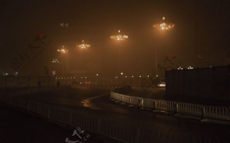 雾霾夜景图片