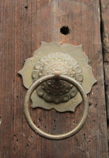 古老铜门环图片