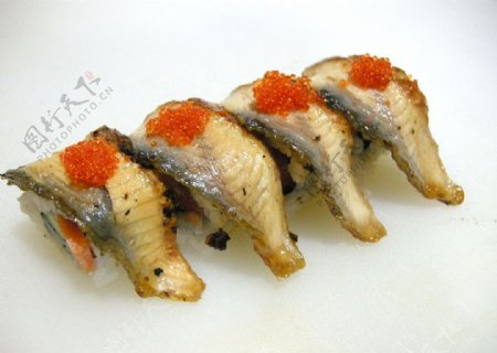 蟹籽鳗鱼卷图片