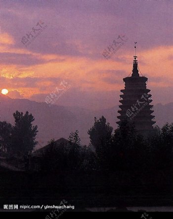 圆觉寺砖塔图片
