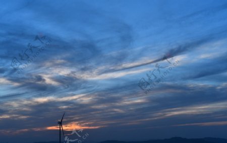 齐岳山云图片