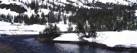 雪山河流图片