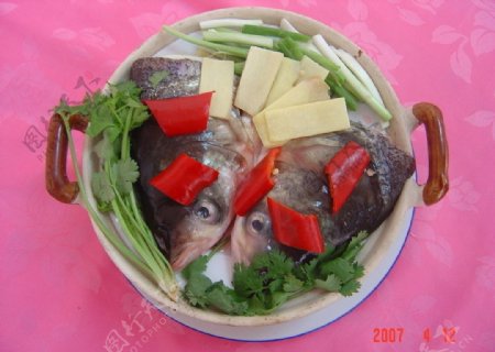 剁椒鱼头食物原料图片