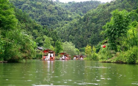 广西古东森林瀑布图片