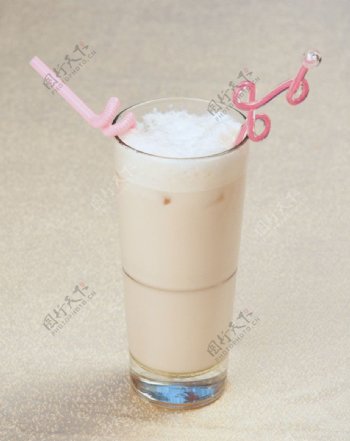 榛果雪泡奶茶图片