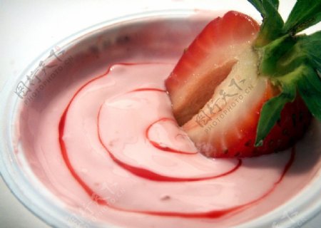 草莓味酸奶图片