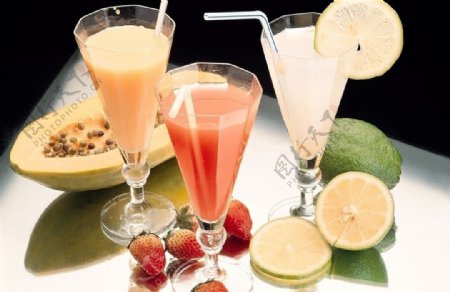 果汁猕猴桃汁柠檬汁木瓜汁鲜榨动感饮料图片